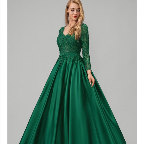 Emerald green prom dress - Picture 3 of 5